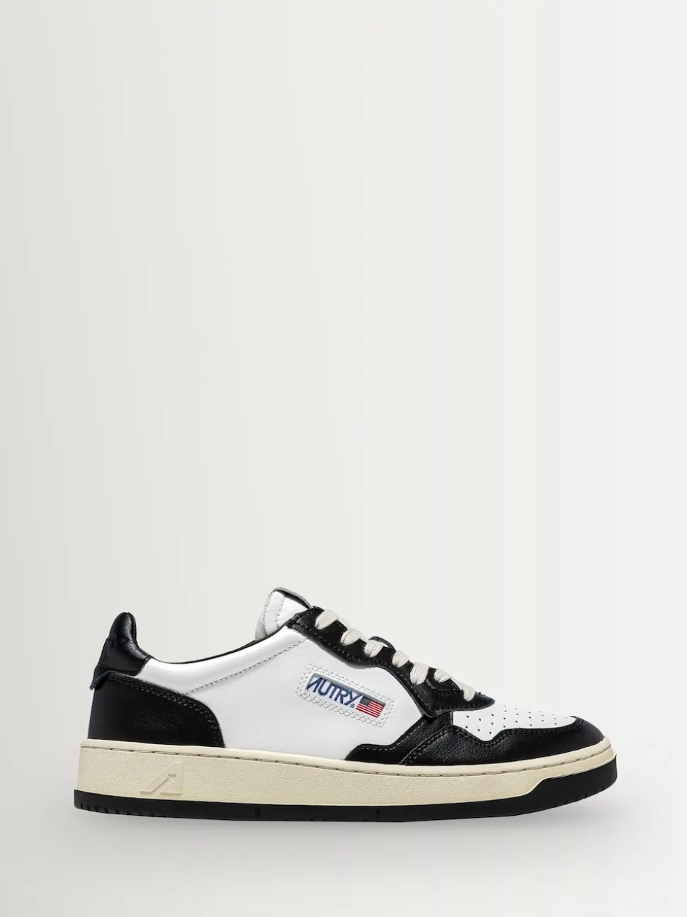 AUTRY Black Mans Medalist Low Trainers