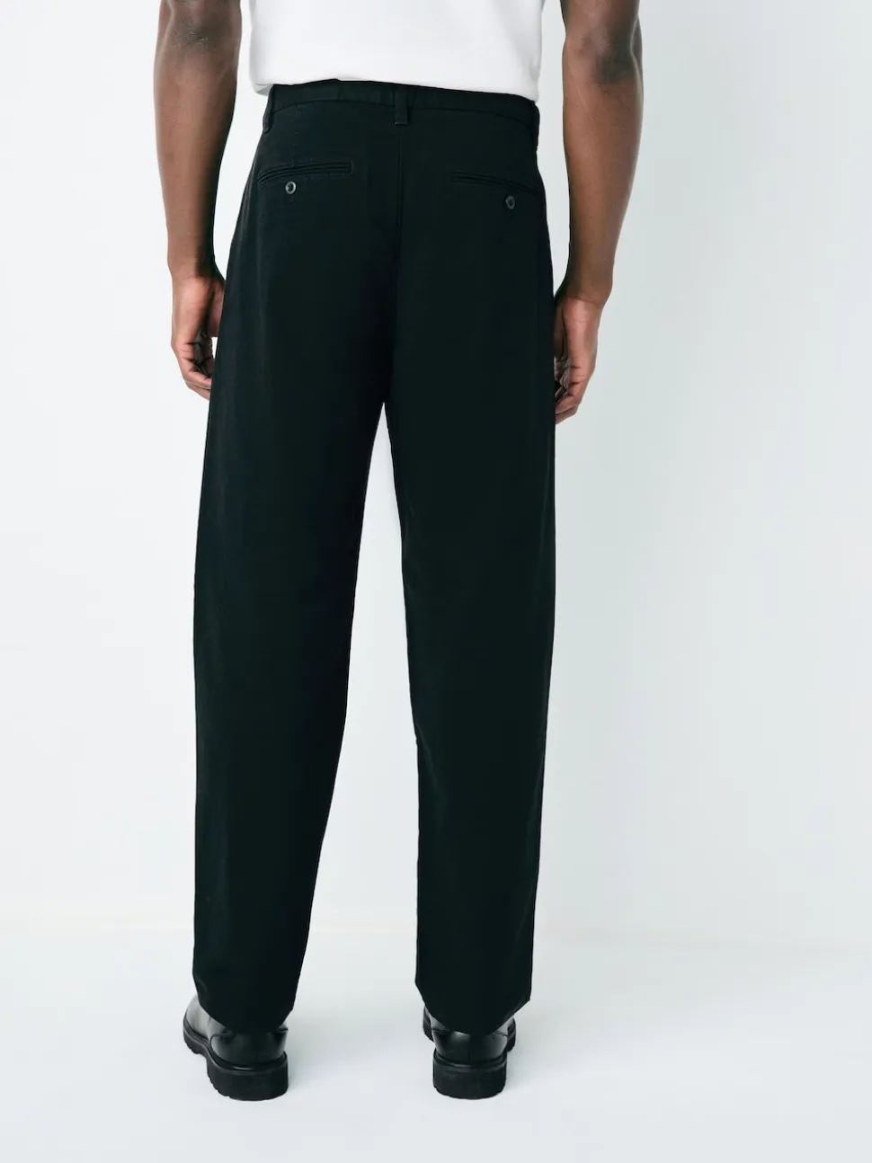 Black Relaxed Tapered Fit Twin Pleated Stretch Chinos Trousers