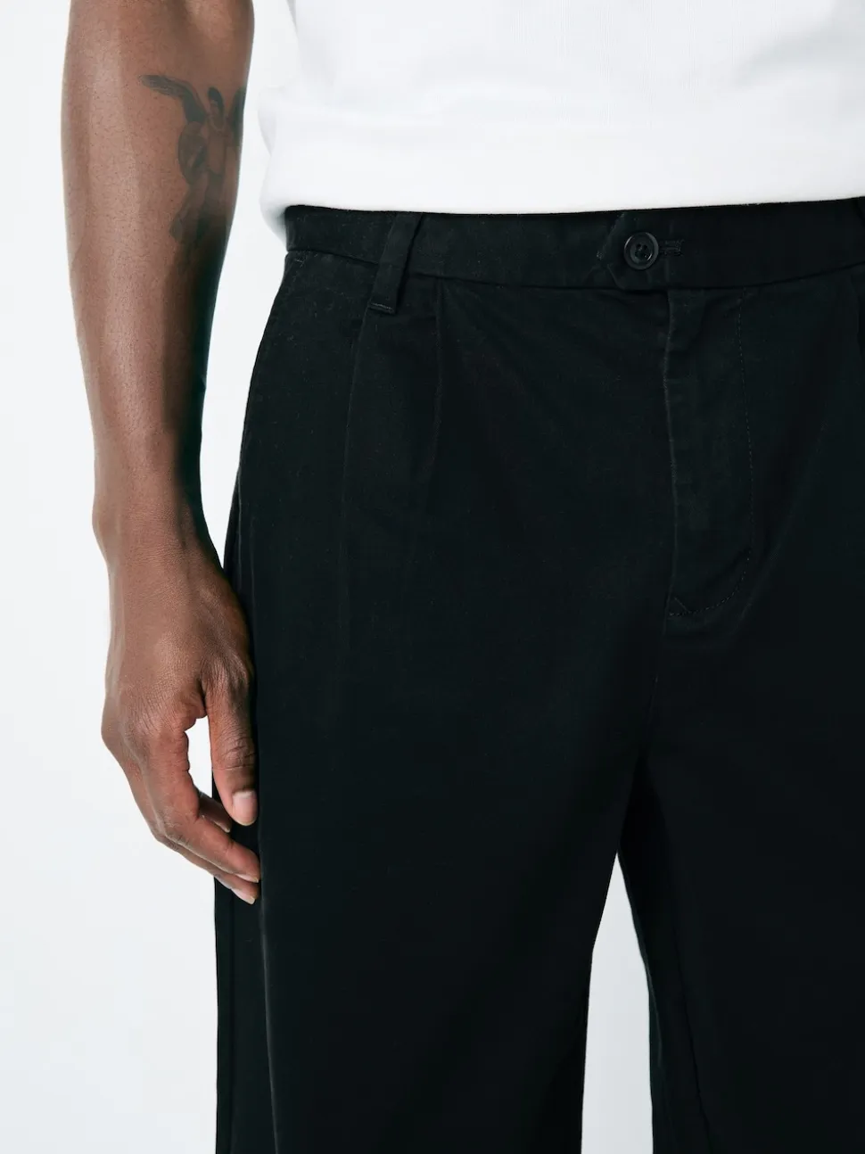 Black Relaxed Tapered Fit Twin Pleated Stretch Chinos Trousers