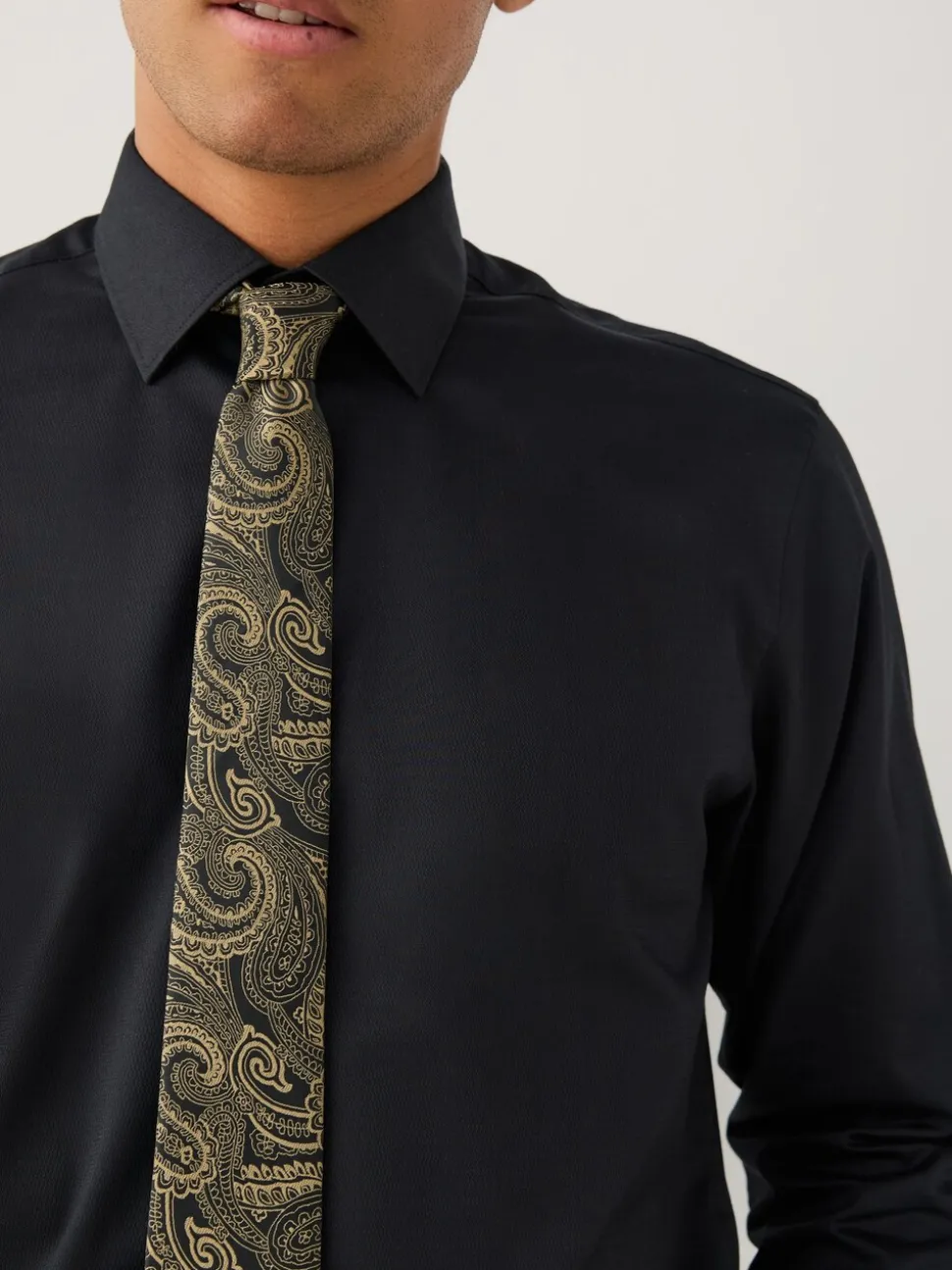 Black/Gold Paisley Regular Fit Shirt And Tie Party Pack