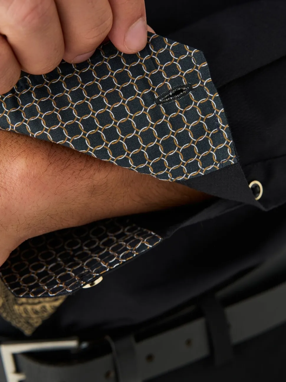 Black/Gold Paisley Regular Fit Shirt And Tie Party Pack