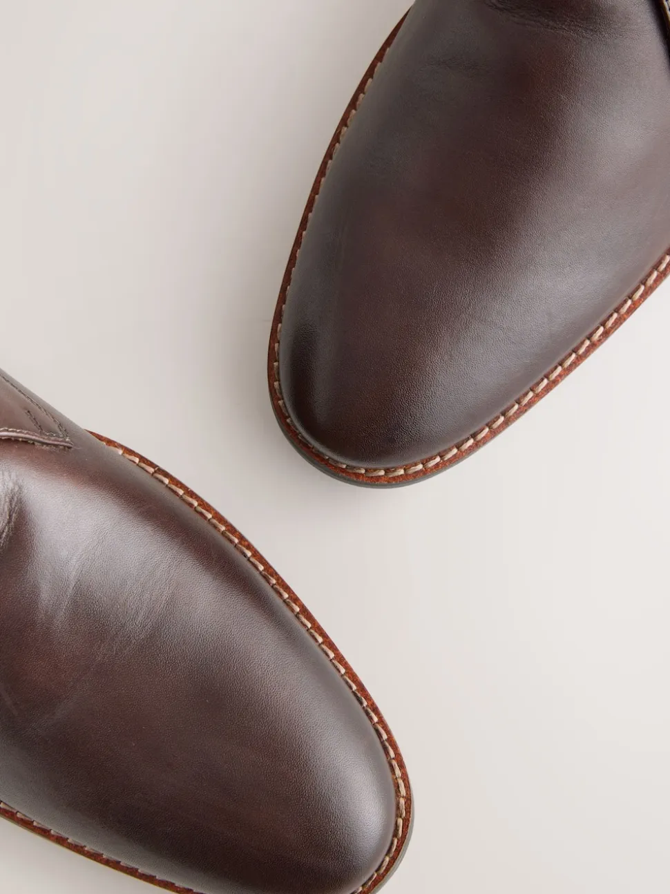 Brown Contrast Sole Leather Chukka Boots