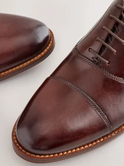 Brown Contrast Sole Leather Oxford Toecap Shoes