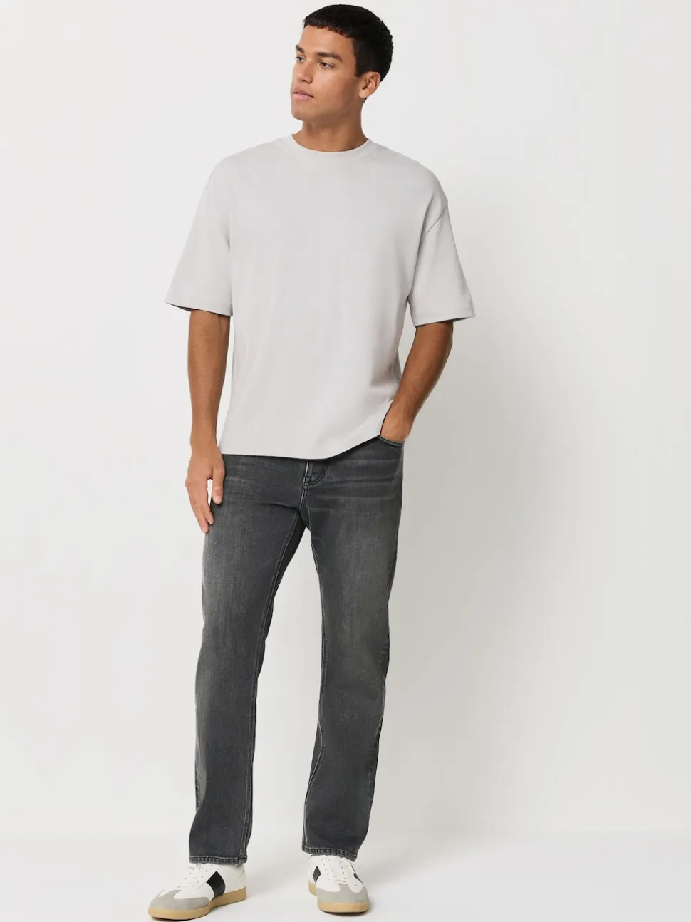 Grey - ThermoGen Straight Fit Motionflex Jeans