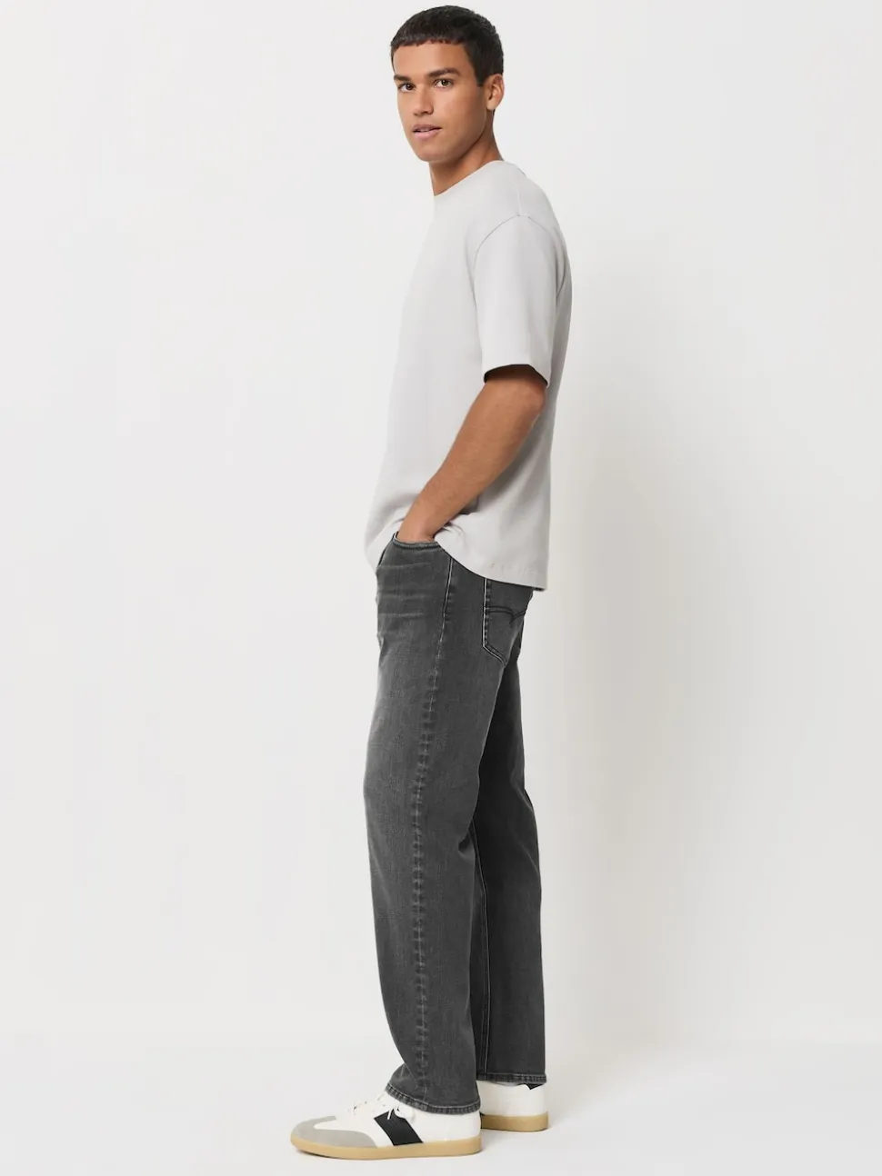 Grey - ThermoGen Straight Fit Motionflex Jeans
