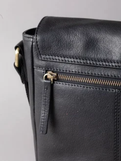 Lakeland Leather Black Medium Keswick Messenger Bag