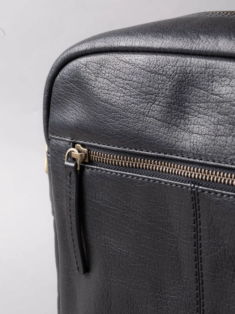 Lakeland Leather Black Small Keswick Messenger Bag