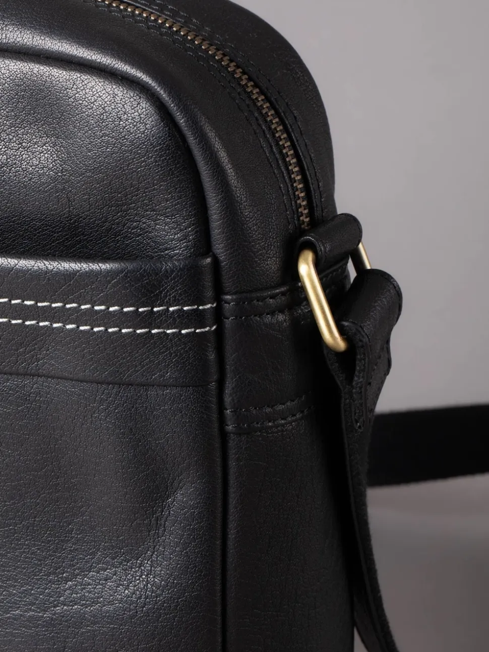 Lakeland Leather Black Small Keswick Messenger Bag