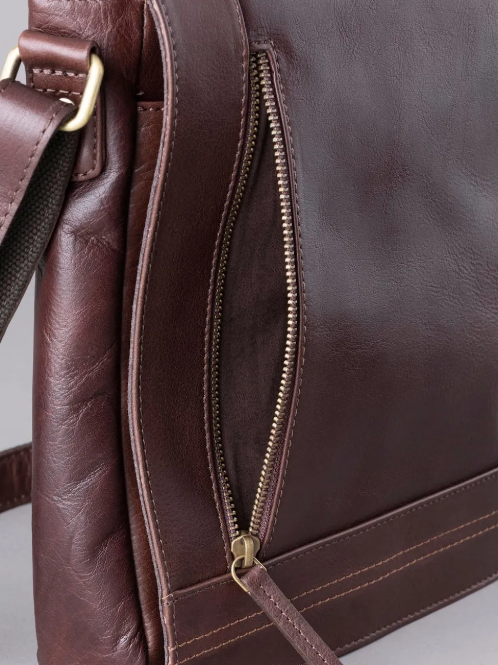Lakeland Leather Brown Medium Keswick Messenger Bag