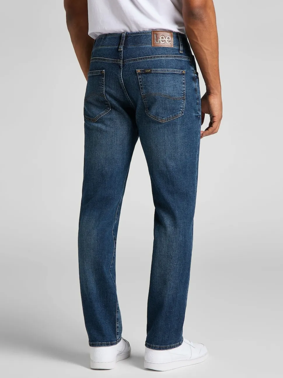 Lee Maddox Straight Fit Extreme Motion Jeans