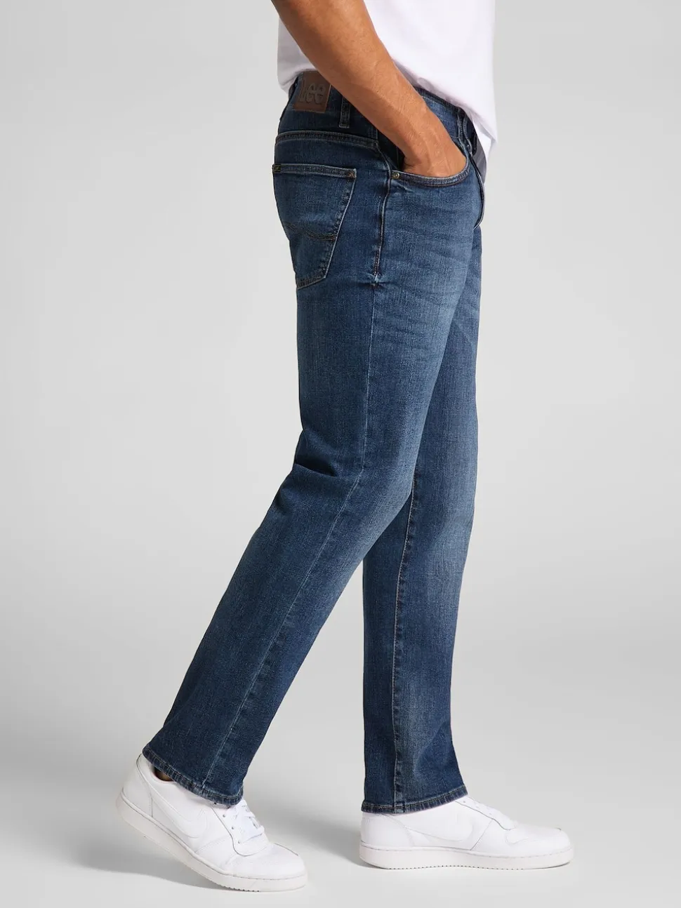Lee Maddox Straight Fit Extreme Motion Jeans