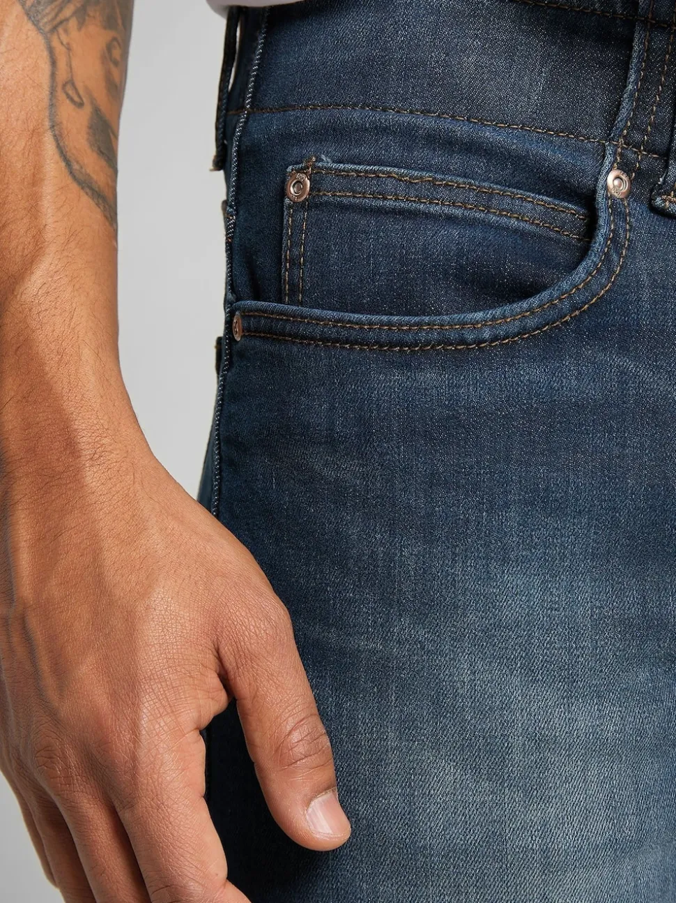 Lee Mid Blue Denim Straight Fit Extreme Motion MVP Jeans