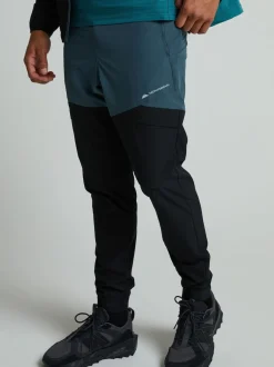 Monterrain Black Vault Woven Running Pants