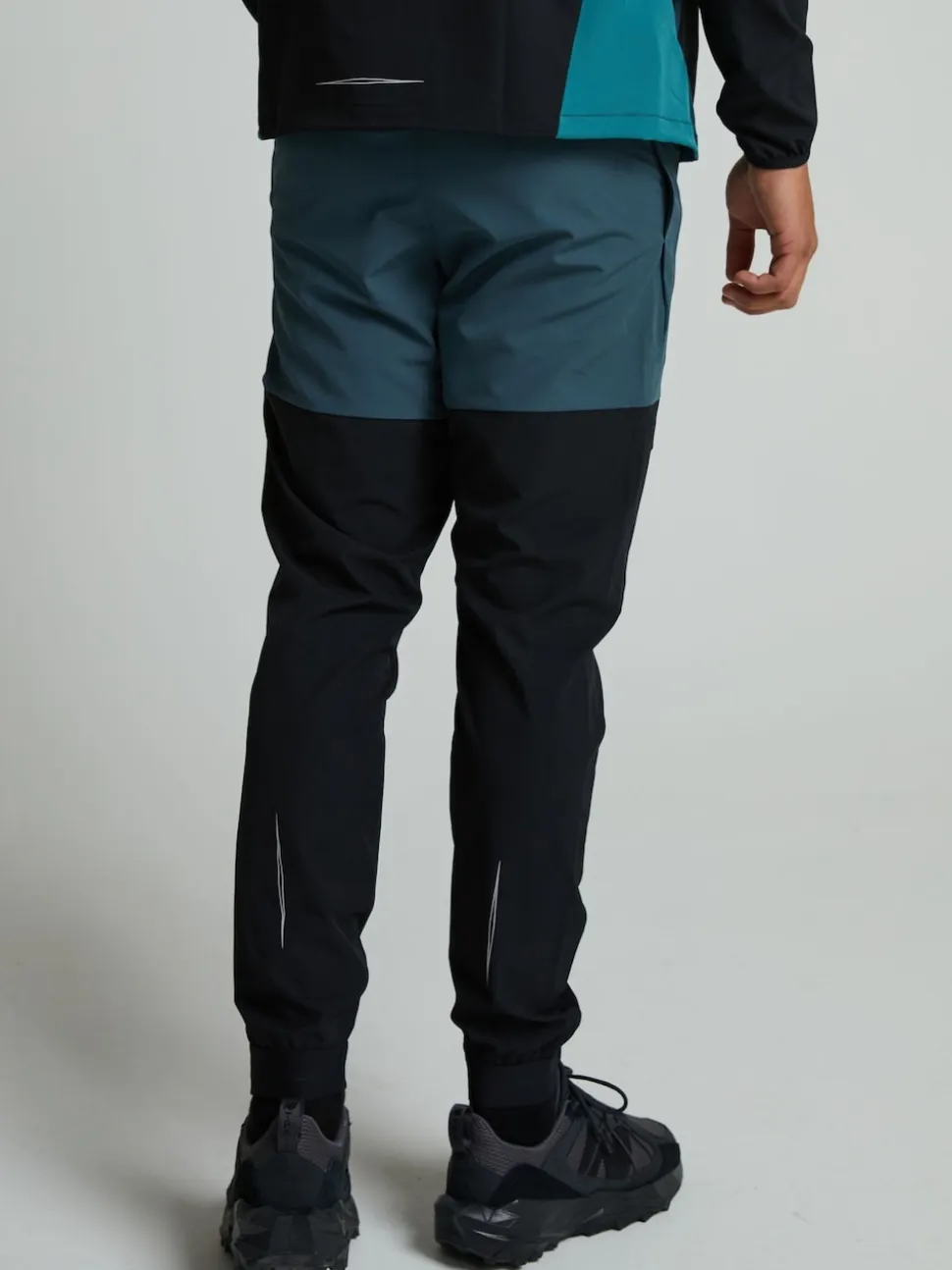 Monterrain Black Vault Woven Running Pants