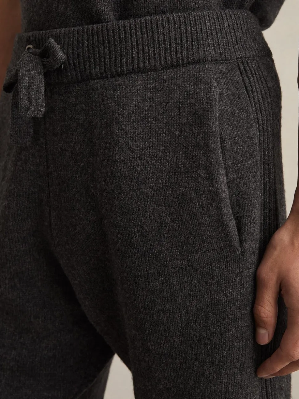 Reiss Charcoal Melange Fenworth Wool Blend Heavy Knit Shorts