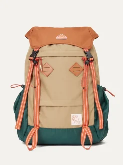 Sealskinz Buckenham Hiking Brown Rucksack