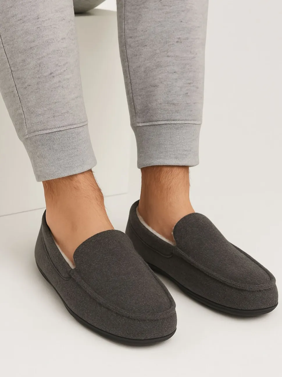 Totes Grey Toasties Mens Felt Moccasin Slippers With Sherpa Lining