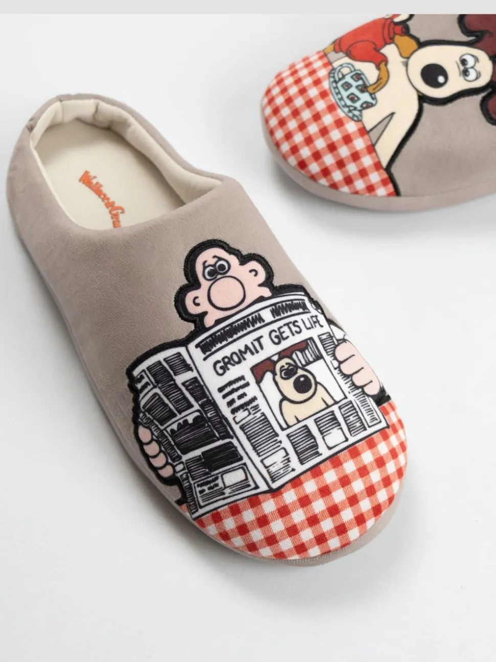 Vanilla Underground Brown Wallace And Gromit Multi Character Slippers