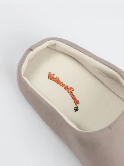 Vanilla Underground Brown Wallace And Gromit Multi Character Slippers