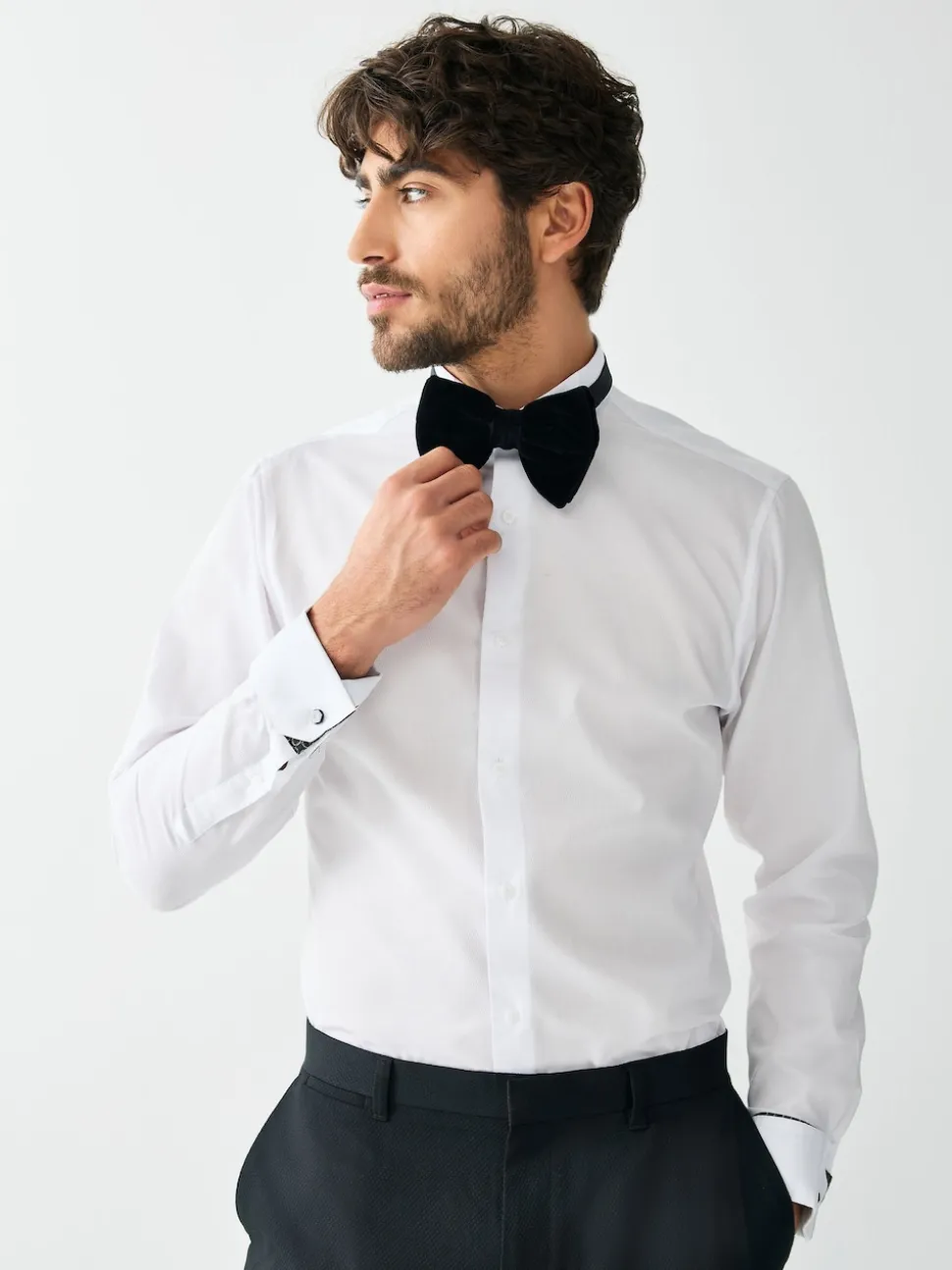 White Slim Fit Textured Wing Collar Dress Shirt